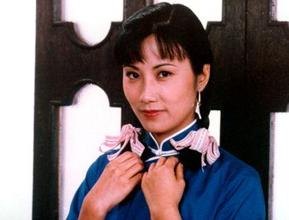 罗家英和汪明荃结婚照罗家英与汪明荃的绝美结婚照，时光见证的爱情传奇