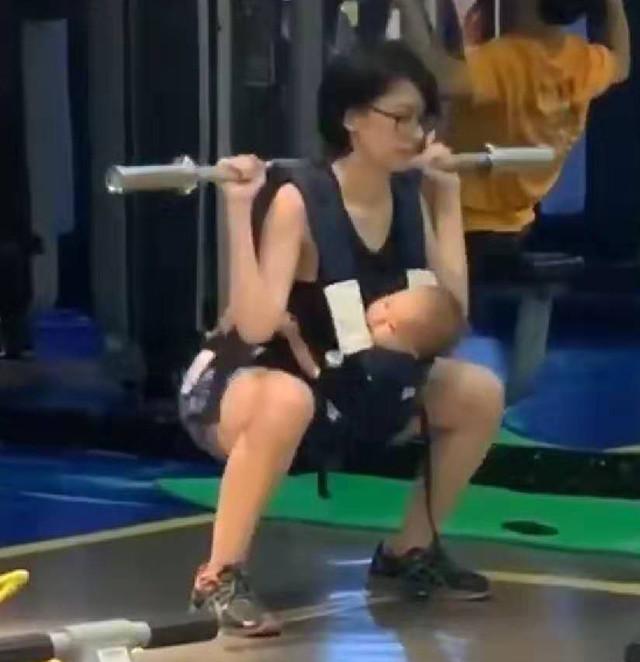 世界没有丑女人只有懒女人这句话在一定程度上是有道理的。虽然每个人的外貌和基因不同，但是适当的打扮和护理可以让人看起来更加精神和自信。以下是对这句话的详细解释