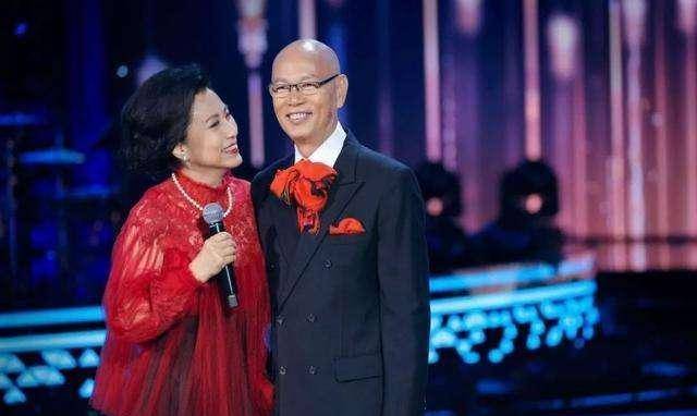 罗家英老婆汪明荃罗家英老婆汪明菃，演艺圈中的恩爱夫妻档