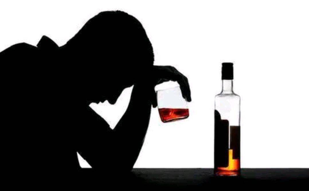 因父酗酒死洗劫酒吧因父酗酒导致的悲剧，洗劫酒吧背后的故事